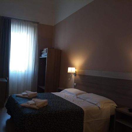 Hhb Hotel Флоренция Екстериор снимка