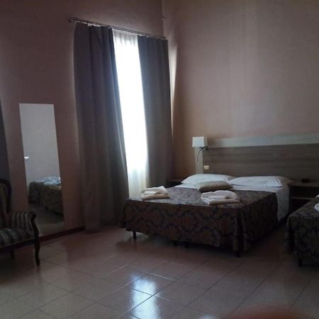 Hhb Hotel Флоренция Екстериор снимка