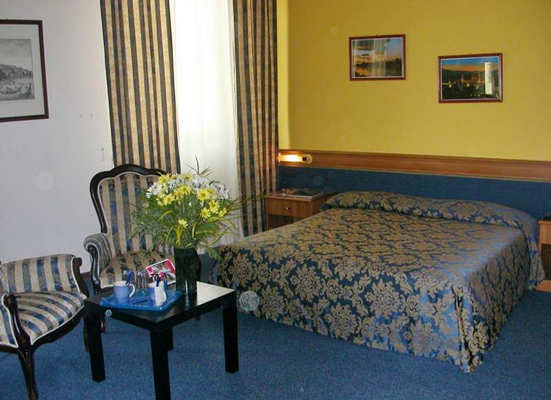 Hhb Hotel Флоренция Стая снимка