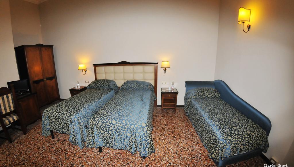 Hhb Hotel Флоренция Екстериор снимка
