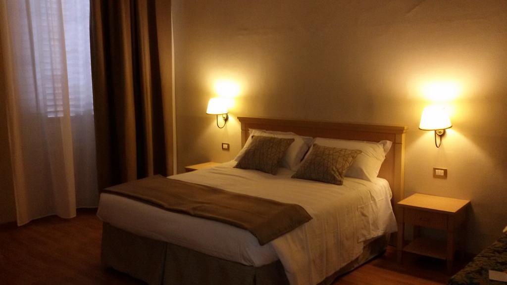 Hhb Hotel Флоренция Екстериор снимка