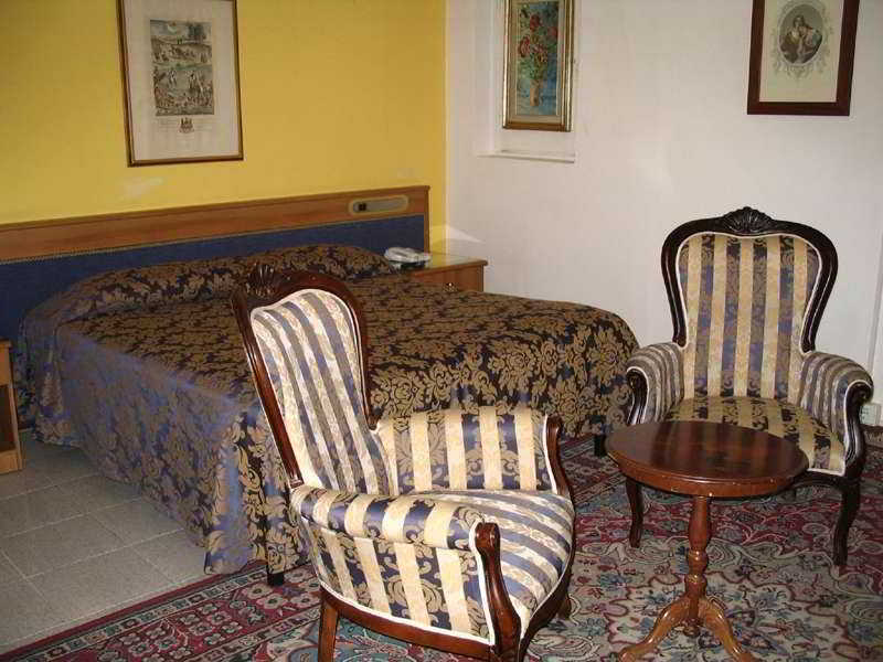 Hhb Hotel Флоренция Стая снимка