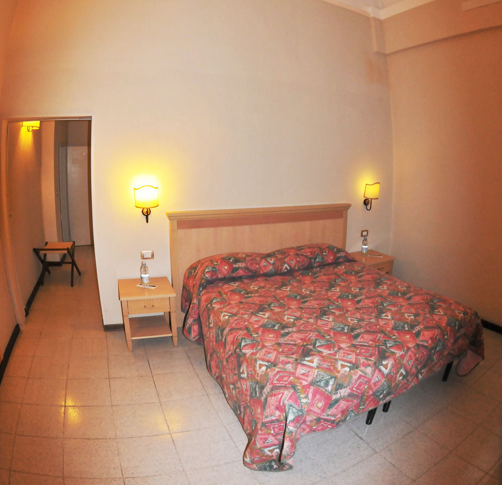 Hhb Hotel Флоренция Екстериор снимка