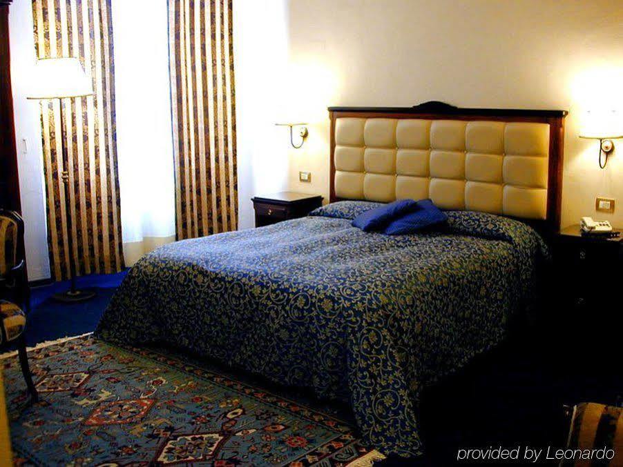Hhb Hotel Флоренция Стая снимка