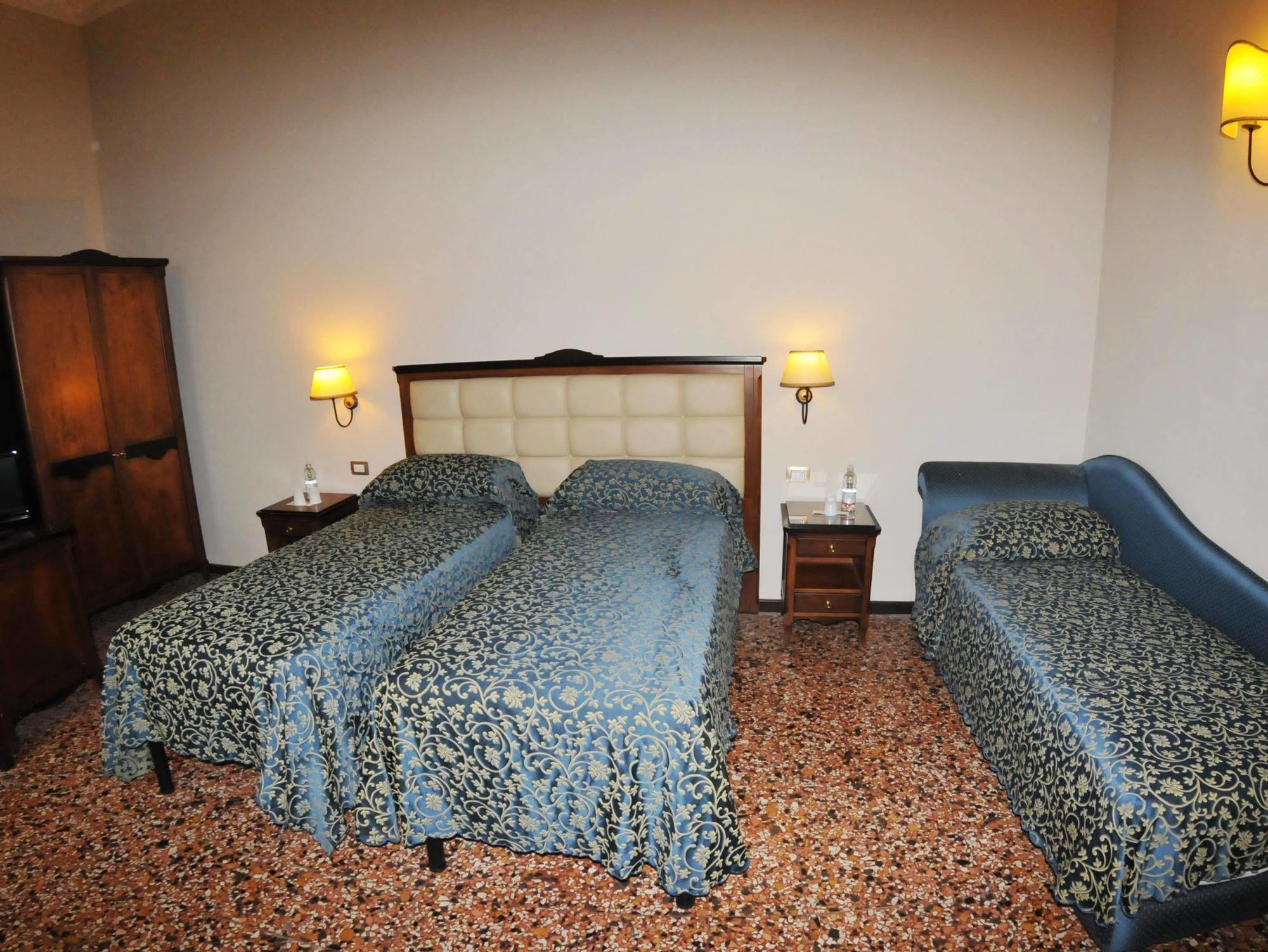 Hhb Hotel Флоренция Екстериор снимка
