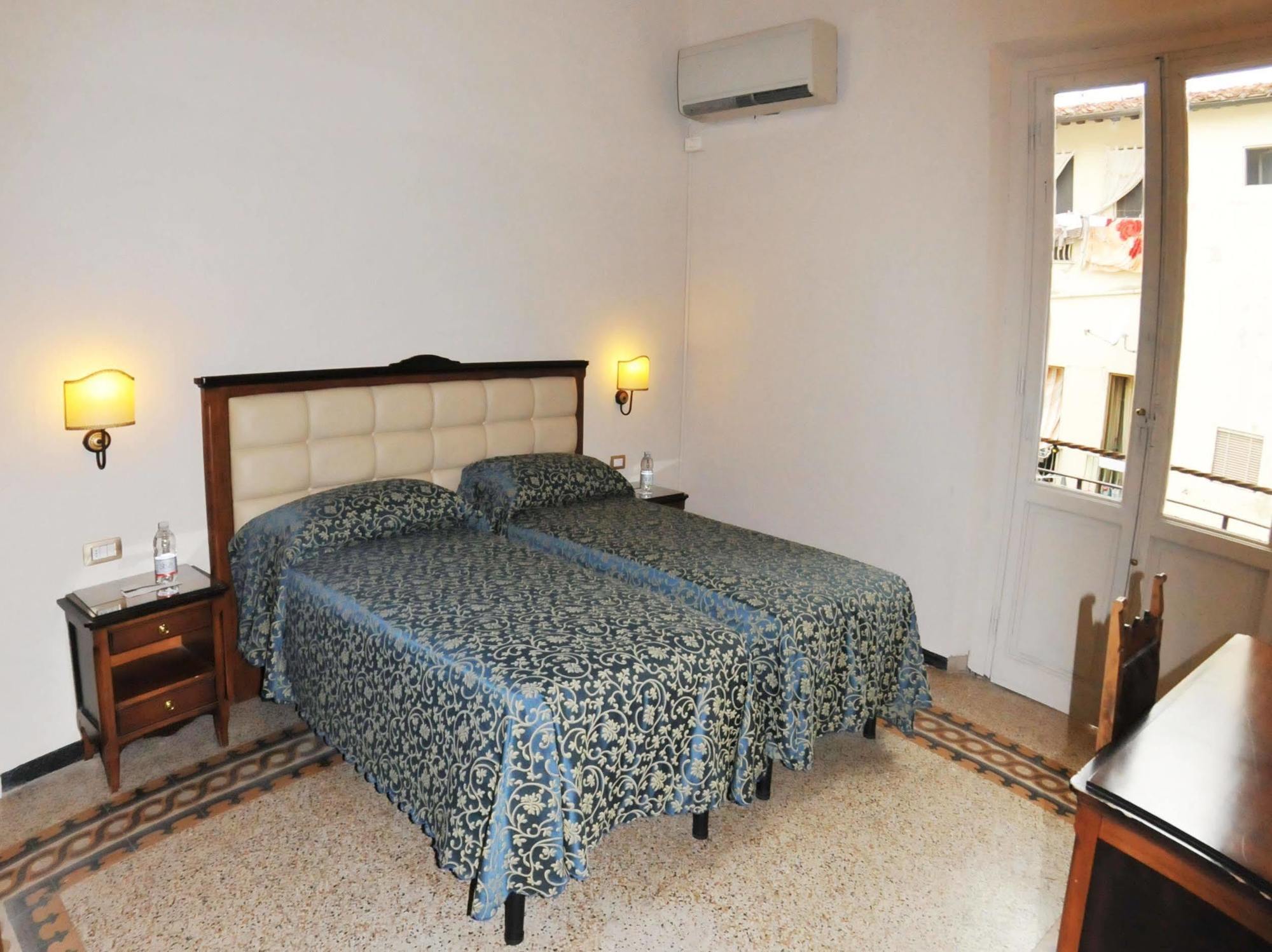 Hhb Hotel Флоренция Екстериор снимка