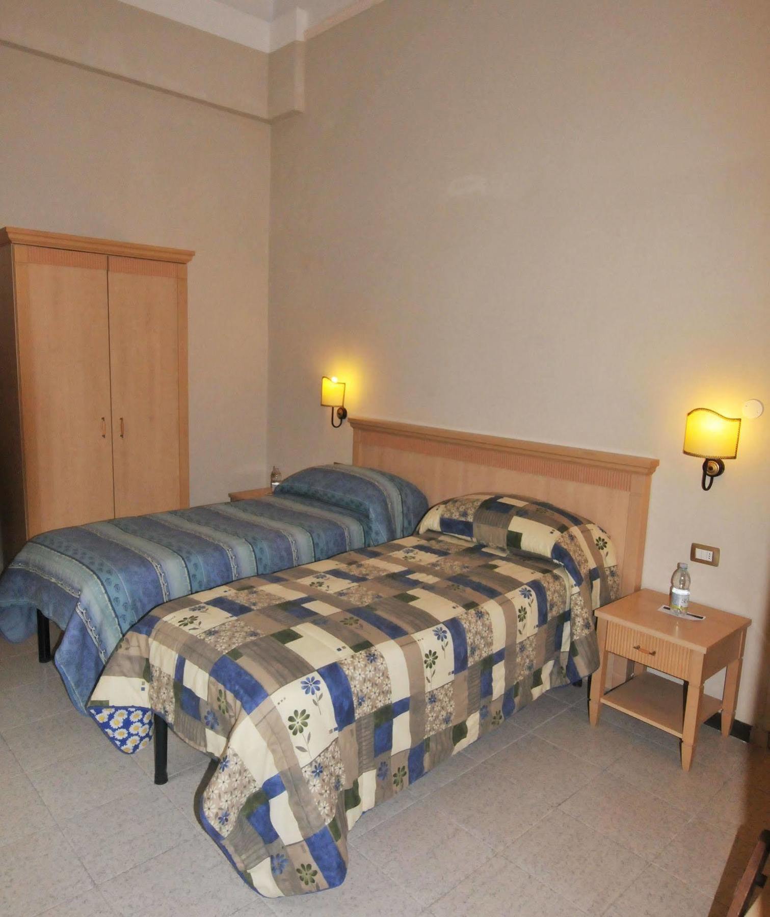 Hhb Hotel Флоренция Екстериор снимка