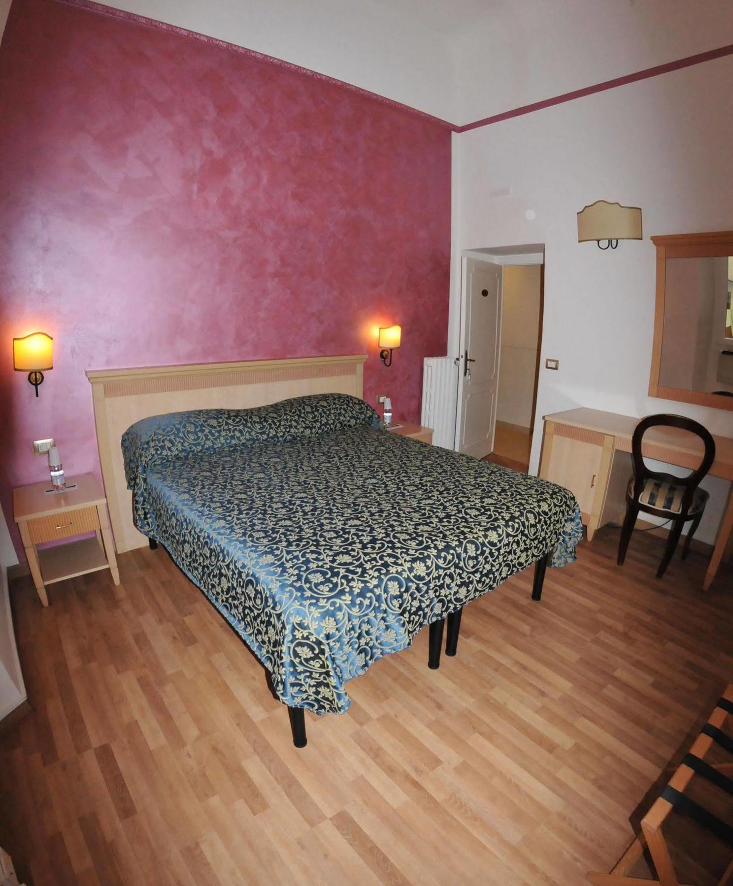 Hhb Hotel Флоренция Екстериор снимка