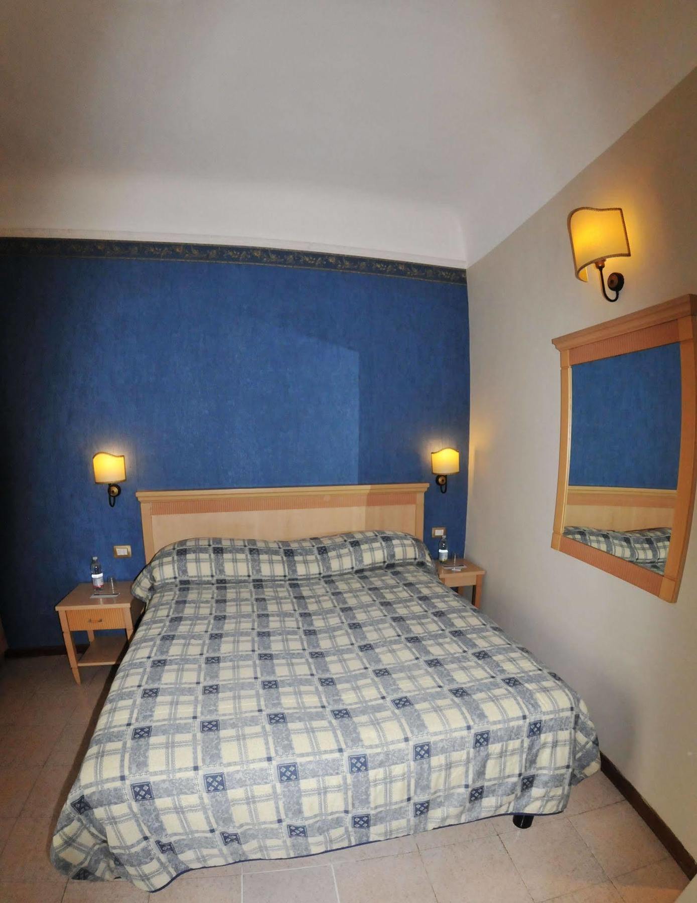Hhb Hotel Флоренция Екстериор снимка