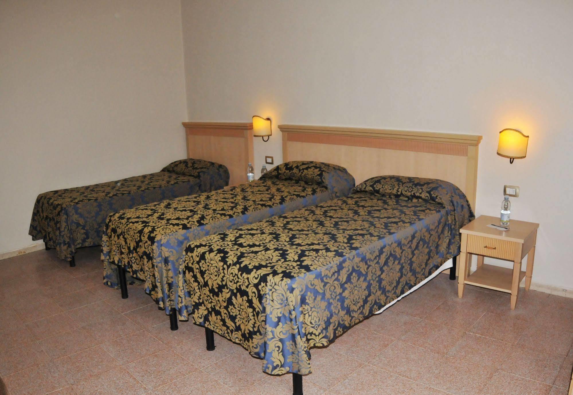 Hhb Hotel Флоренция Екстериор снимка