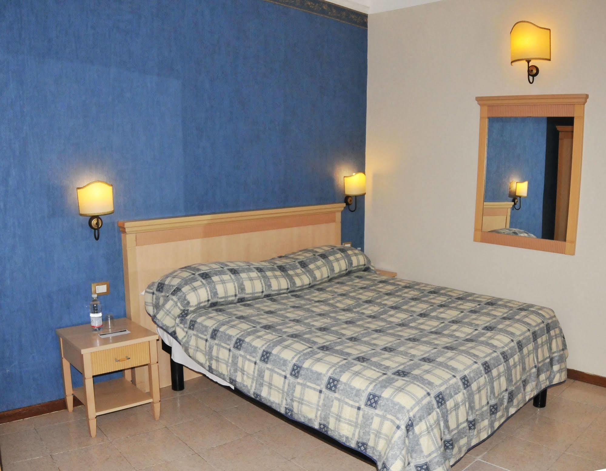 Hhb Hotel Флоренция Екстериор снимка