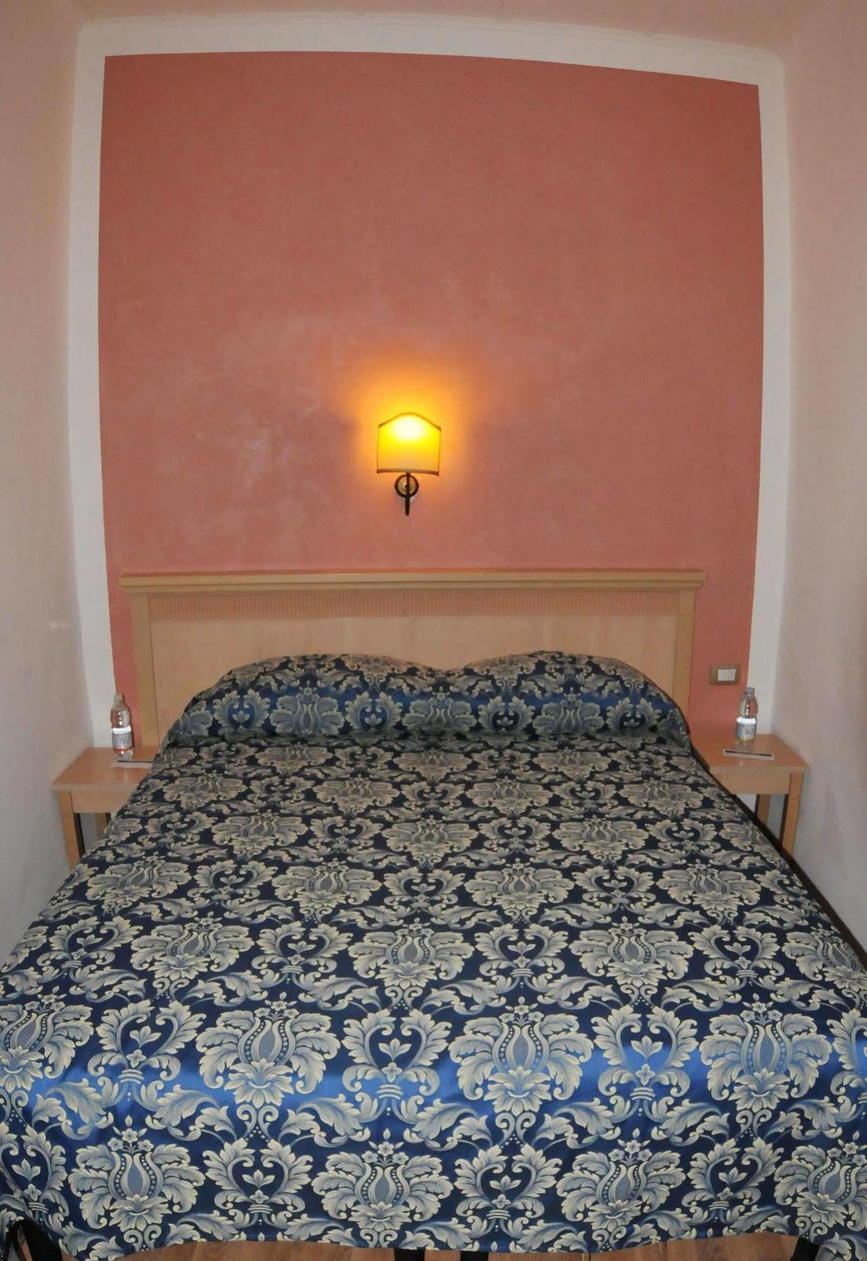 Hhb Hotel Флоренция Екстериор снимка