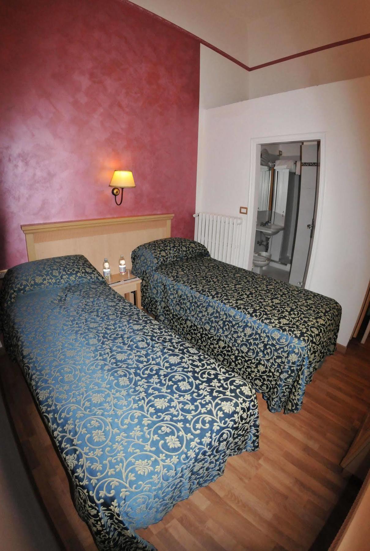 Hhb Hotel Флоренция Екстериор снимка