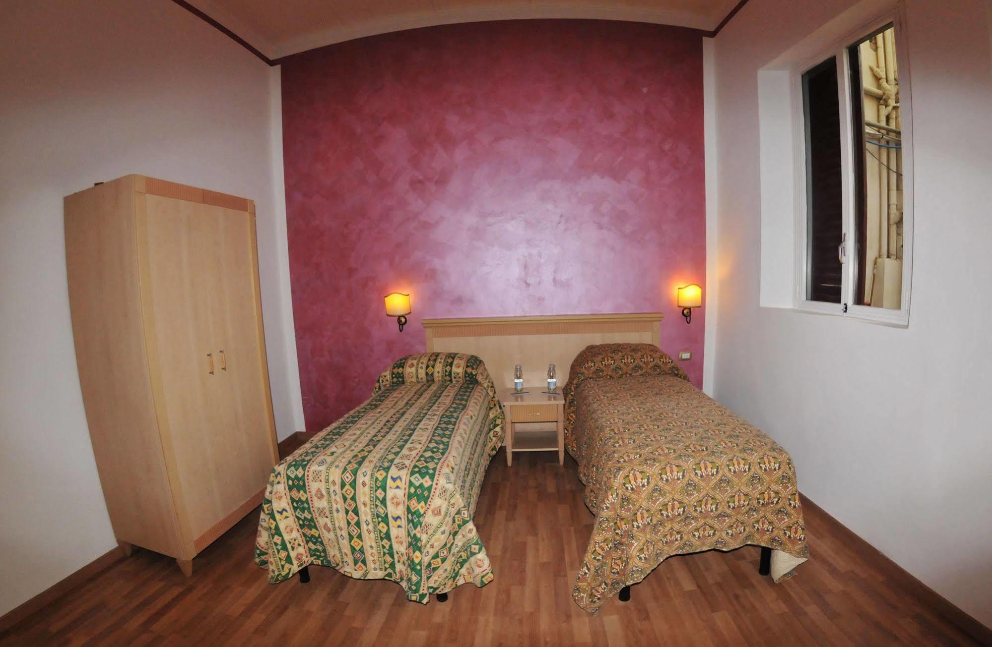 Hhb Hotel Флоренция Екстериор снимка