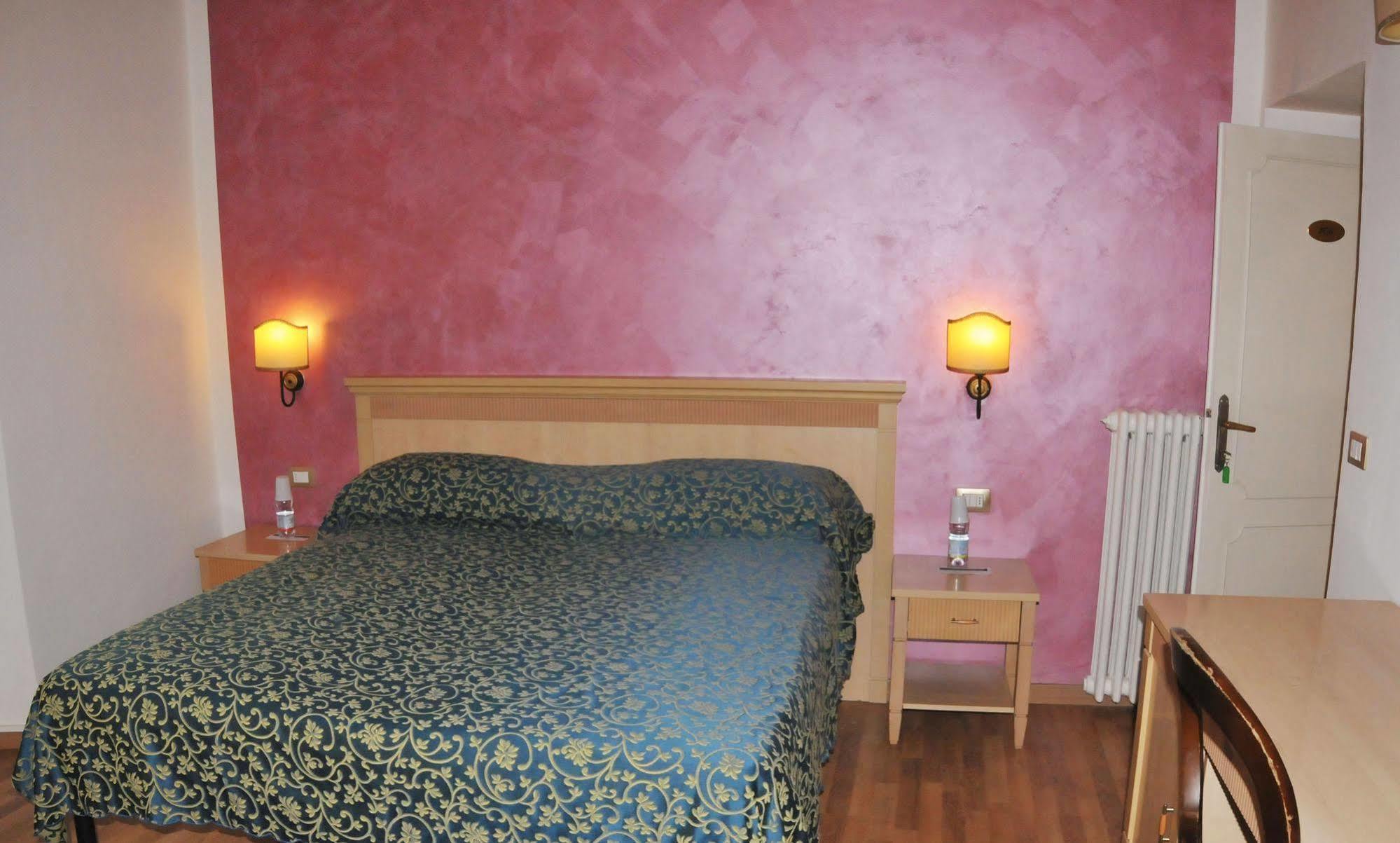 Hhb Hotel Флоренция Екстериор снимка