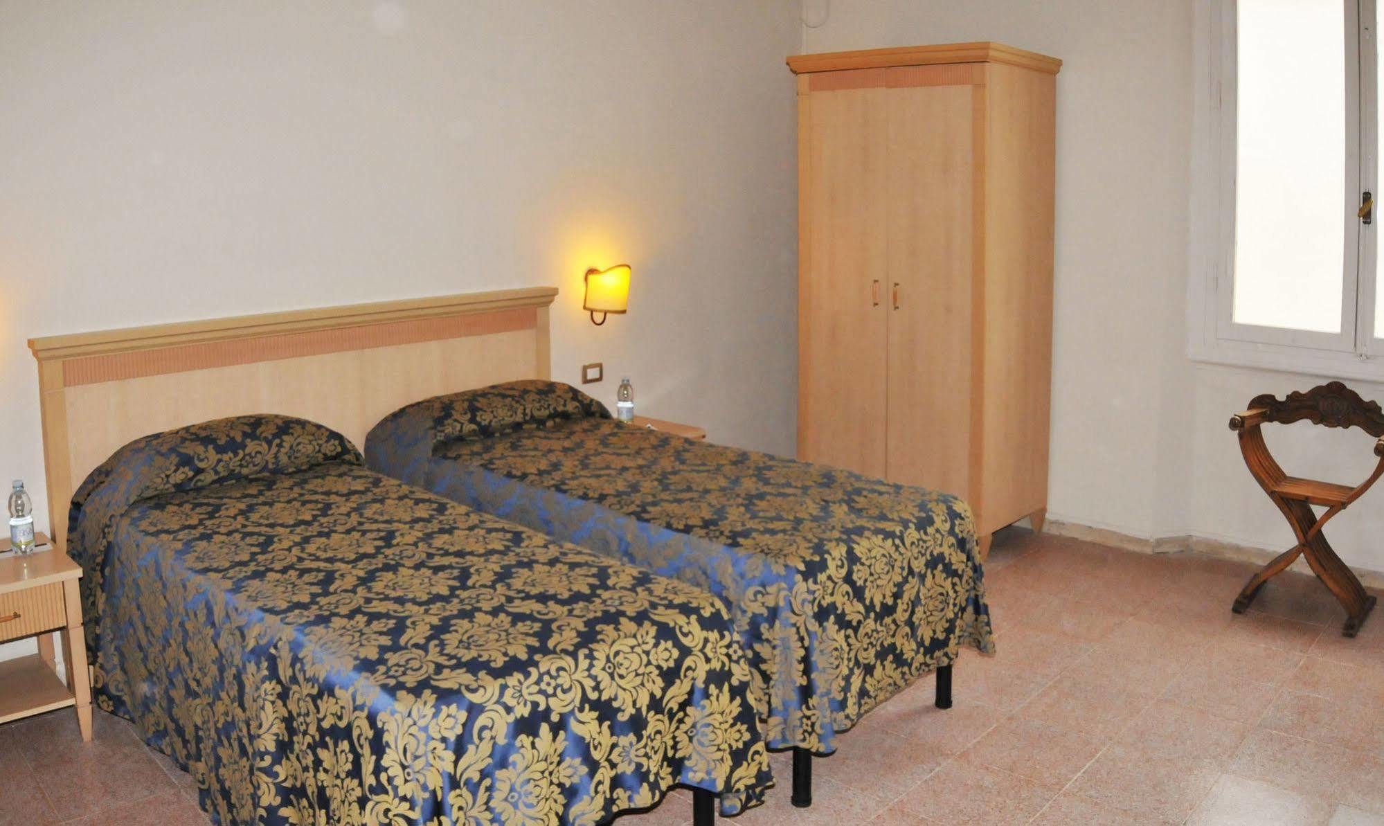 Hhb Hotel Флоренция Екстериор снимка