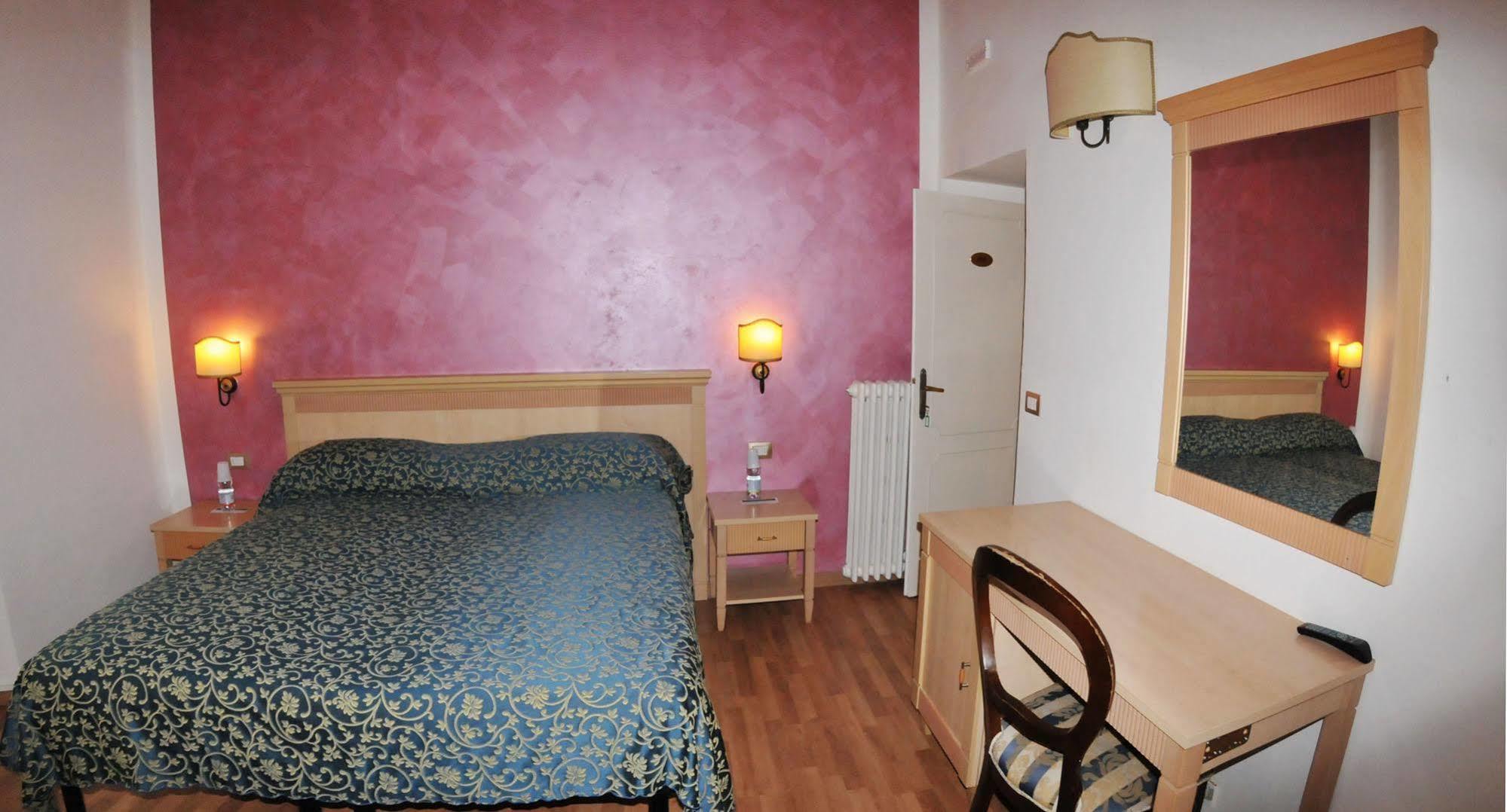 Hhb Hotel Флоренция Екстериор снимка