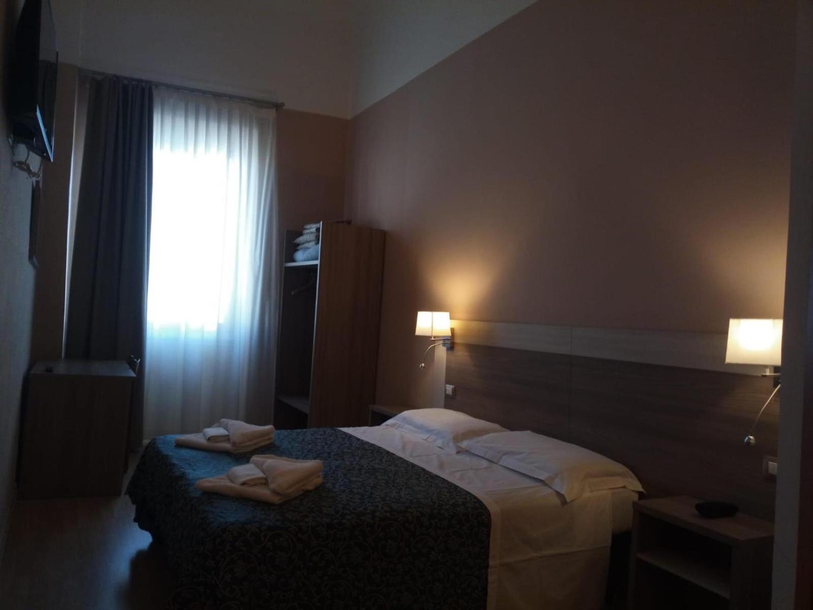Hhb Hotel Флоренция Екстериор снимка