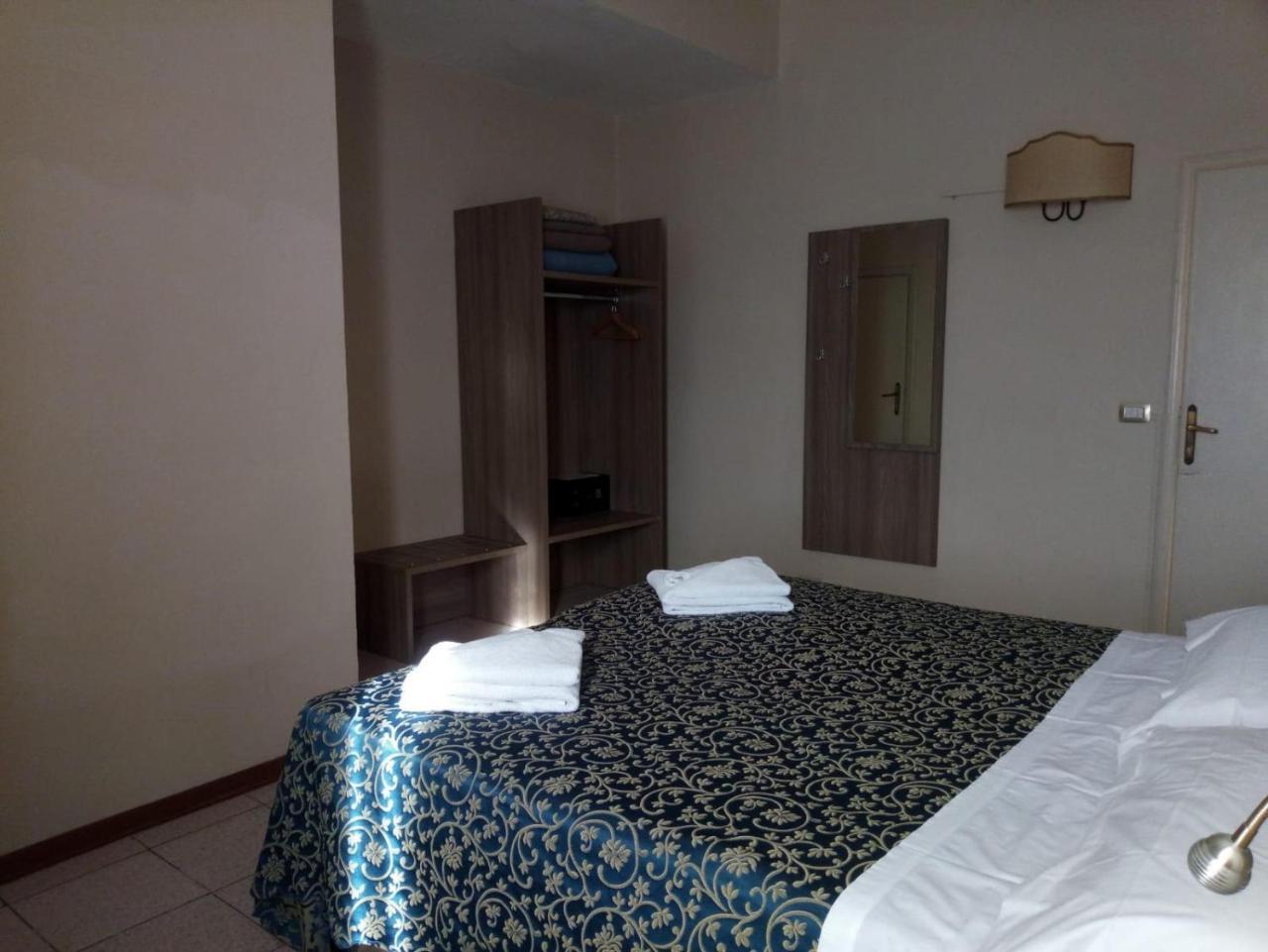 Hhb Hotel Флоренция Екстериор снимка