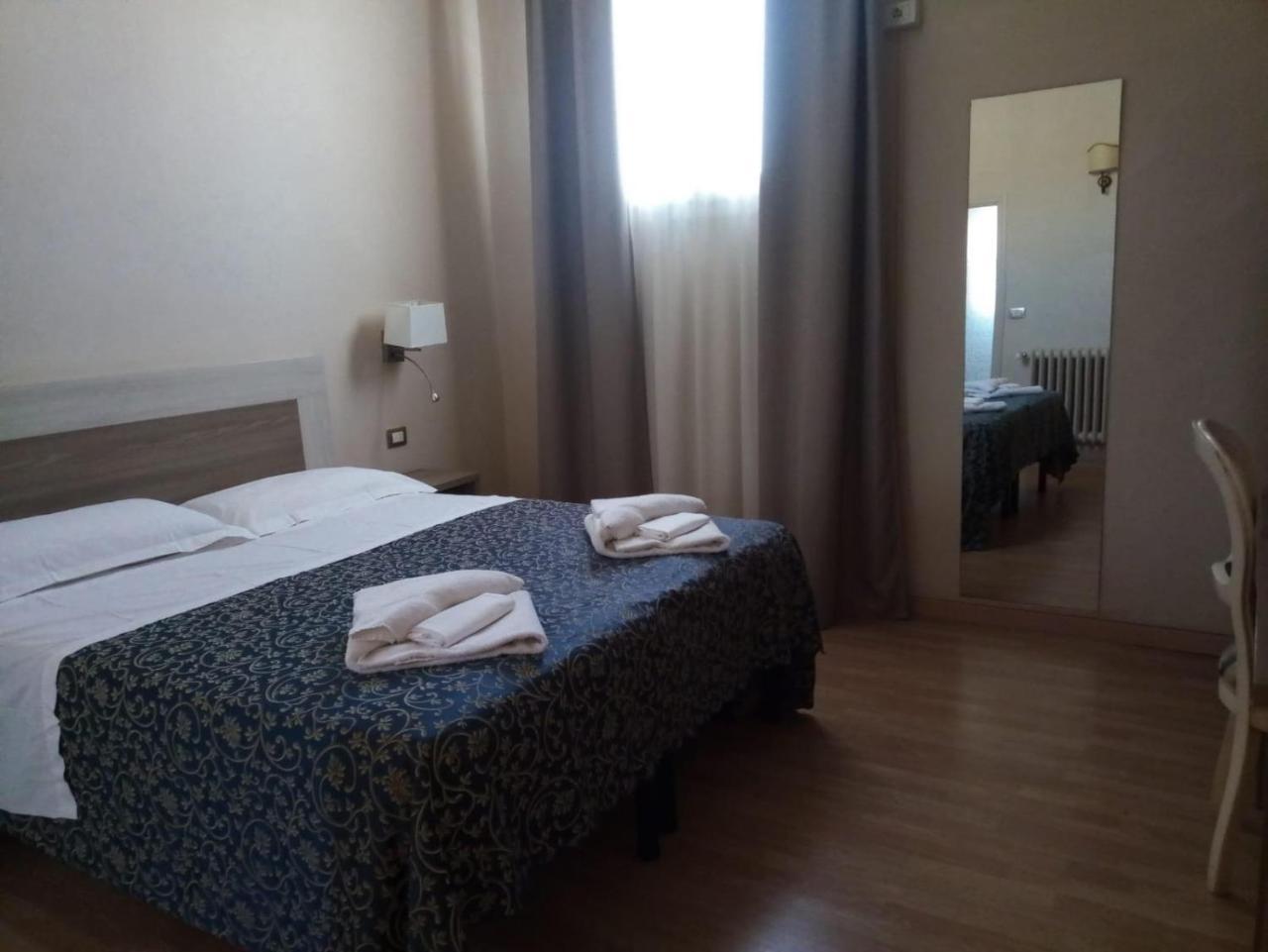 Hhb Hotel Флоренция Екстериор снимка