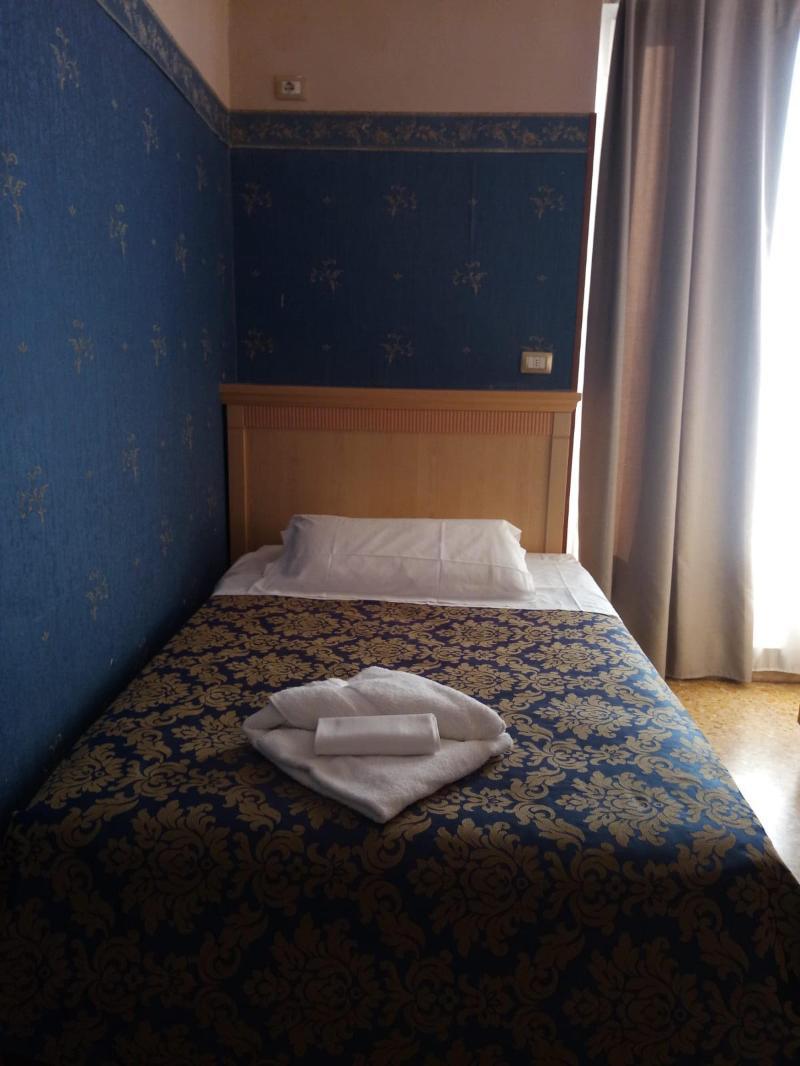 Hhb Hotel Флоренция Екстериор снимка